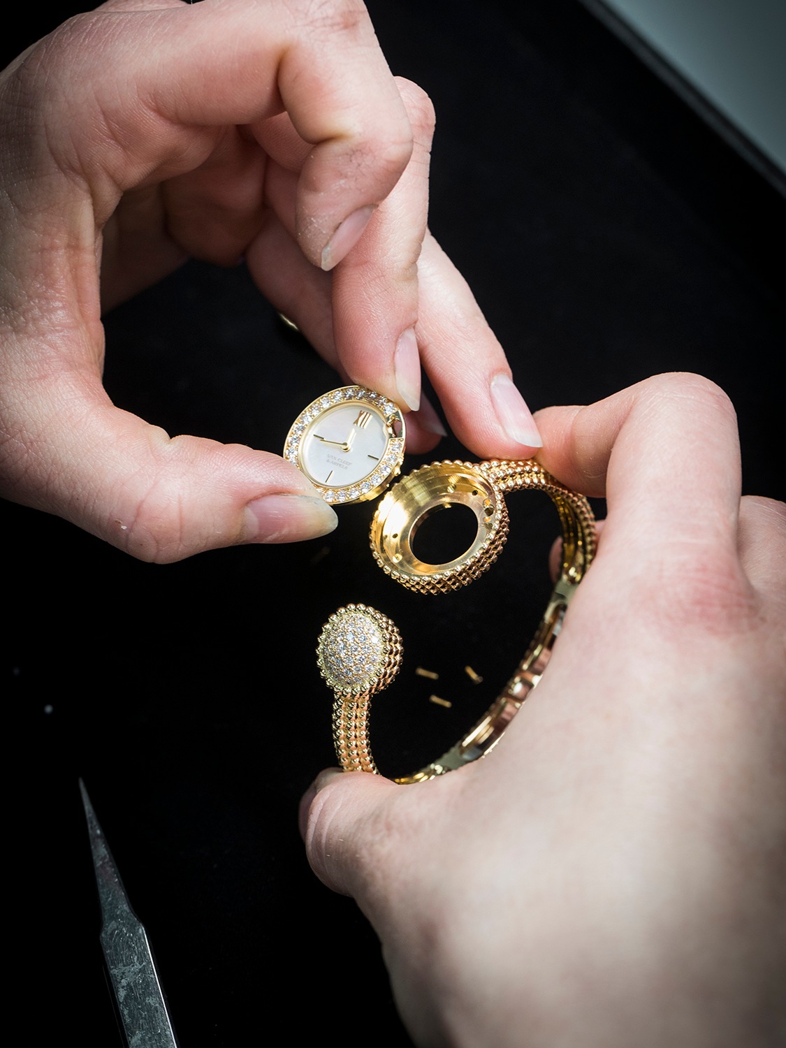 Perlée Toi & Moi隐秘式腕表，制作工艺，Perlée系列，Van Cleef & Arpels梵克雅宝