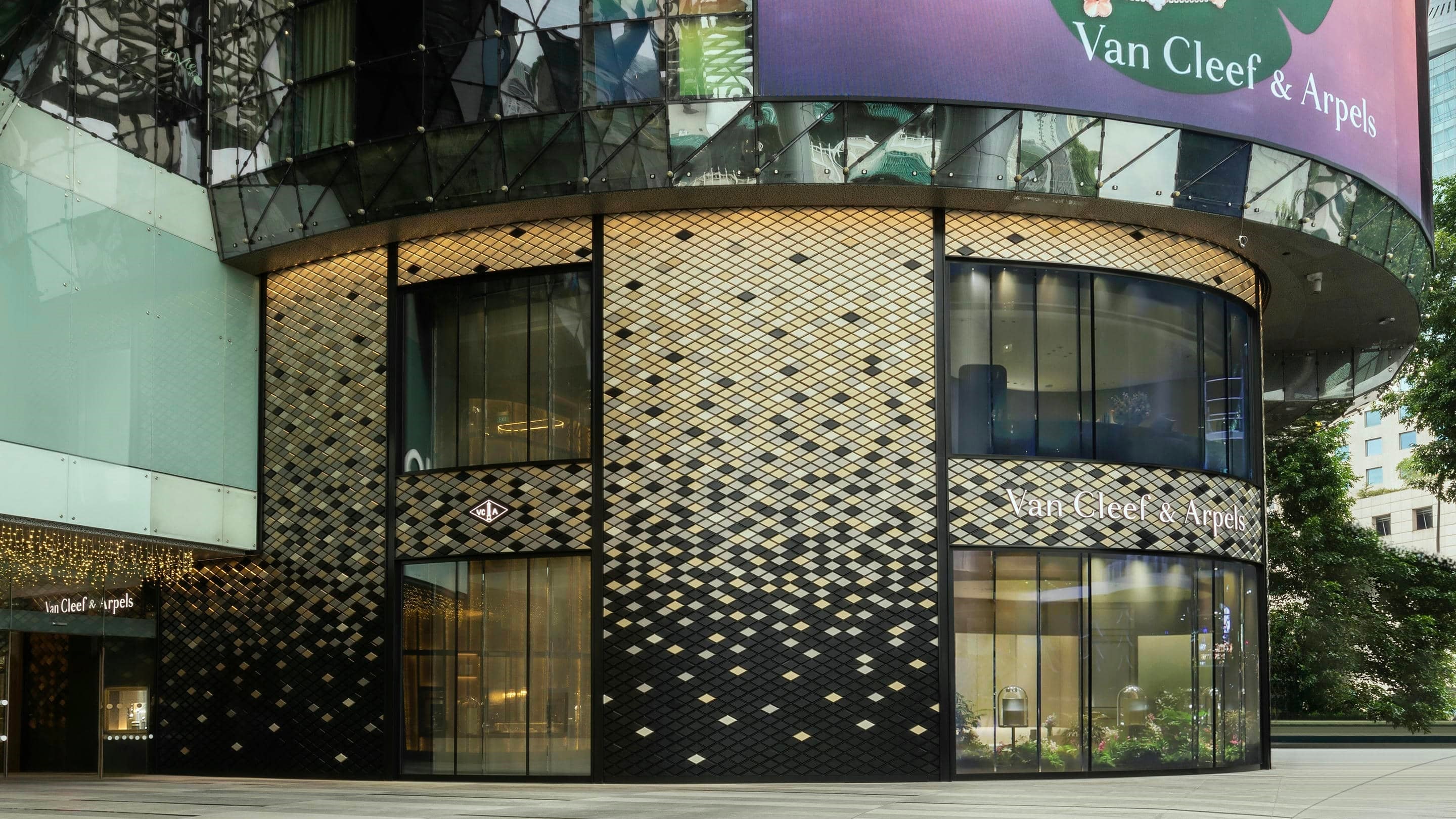 Van Cleef & Arpels梵克雅宝于新加坡揭幕首间复式精品店